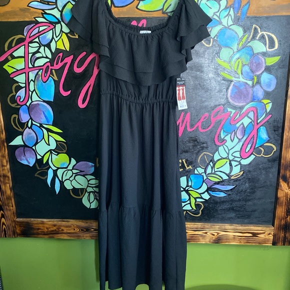 sofia by sofia vergara Dresses & Skirts - Sofia Vergara Black midi dress with ruffle sleeves size small nwt